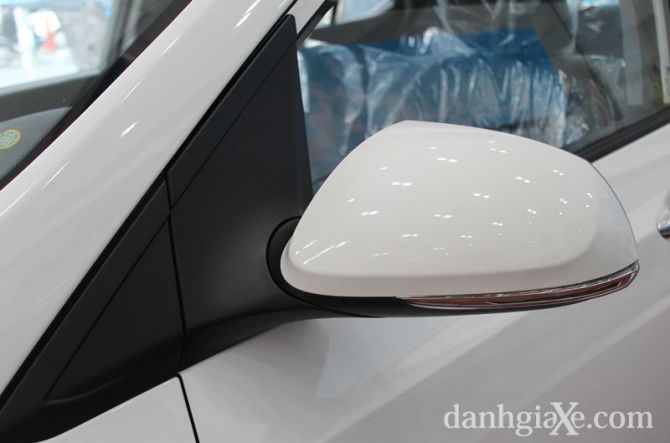 Gương chiếu hậu chỉnh điện + gập điện ở cả 3 phiên bản