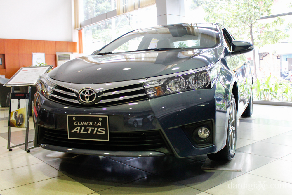 Toyota Corolla Altis 2016 giá từ 795 triệu đồng