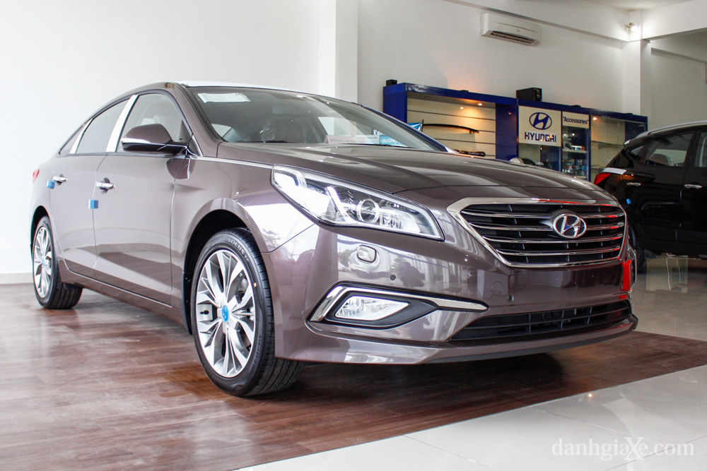 2014 Hyundai Sonata GLS with 19x95 MRR Hr3 and Federal 225x35 on Air  Suspension  776629  Fitment Industries