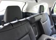 Hàng ghế sau sẽ rất thoải mái với hai người lớn và trẻ nhỏ ngồi ở giữa