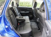 Hàng ghế sau là lợi thế đáng kể của CR-V so với các đối thủ nhờ sự rộng rãi, thoải mái cùng lưng ghế có thể điều chỉnh độ nghiêng được