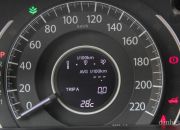 Đồng hồ tốc độ xe, hiển thị chế độ lái ECo, Eco Coaching hướng dẫn người tài xế lái xe tiết kiệm nhiên liệu thông qua sự thay đổi màu sắc trên bảng đồng hồ, màn hình hiển thị trung tâm giúp hiển thị đầy đủ thông tin hoạt động của xe