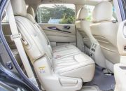 Hàng ghế thứ hai rộng rãi với cả 3 vị trí ngồi, thoải mái khi di chuyển đường xa. Vị trí này cũng có thể dịch chuyển lên xuống hay thay đổi độ ngã của lưng ghế mang đến sự thoải mái cho người ngồi