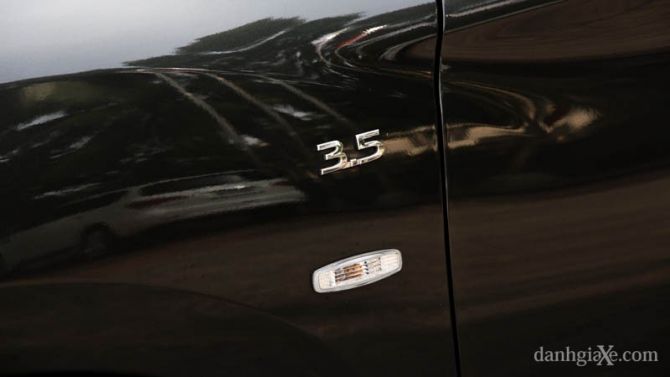 Đèn báo rẽ được tích hợp vào thân xe