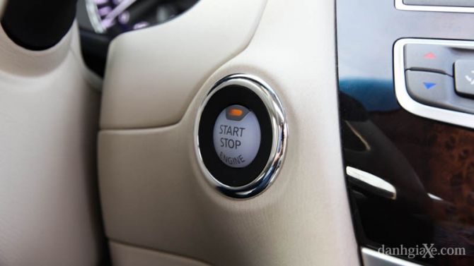 Xe trang bị nút bấm khởi động và chìa khóa thông minh, hệ thống bộ nhớ kép cho người sử dụng, lưu trữ vị trí ghế lái, vị trí gương chiếu hậu bên ngoài và vị trí tay lái, các thiết lập âm thanh và điều hòa không khí của lần sử dụng trước, liên kết độc lập với từng Chìa khóa thông minh