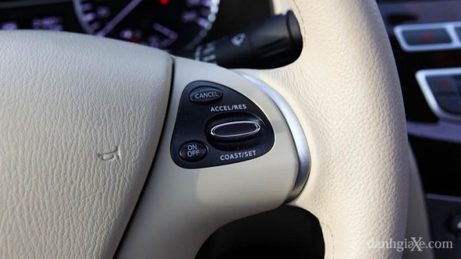 Phím bấm điều khiển hành trình và giới hạn tốc độ