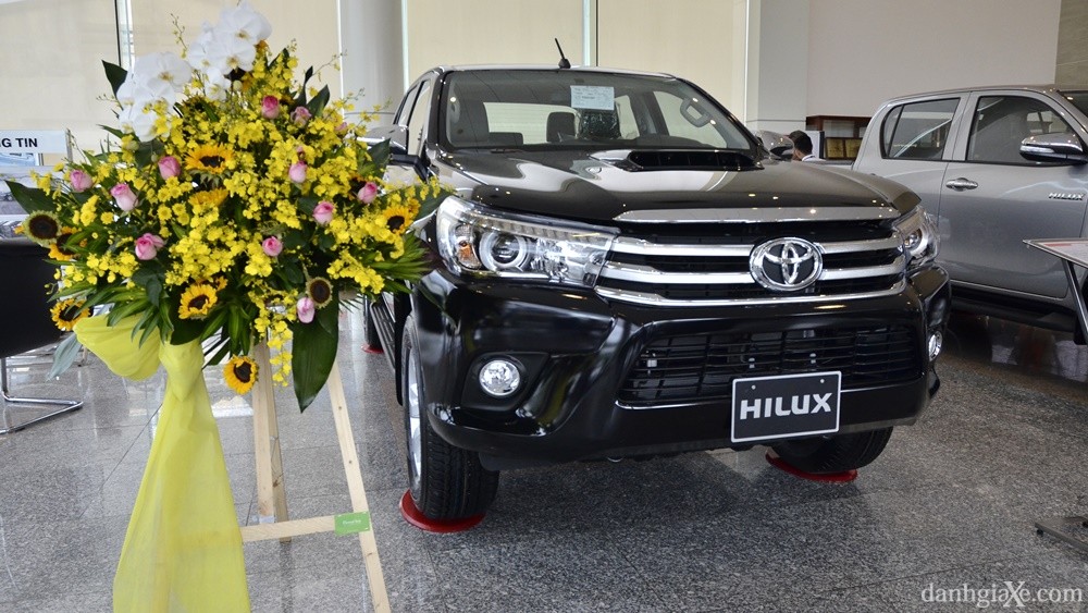 Toyota Hilux 2016 ra mắt với toàn trang bị xịn  VTVVN
