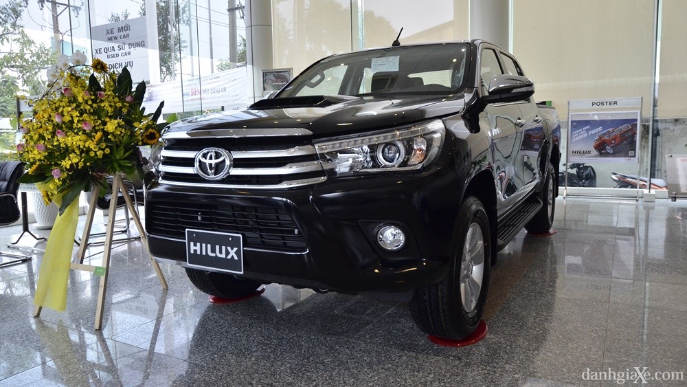 Bán tải Toyota Hilux 2015 ra mắt thị trường Việt Nam
