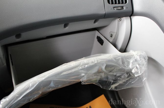 Hộc đựng đồ lớn bên dưới bảng tablo
