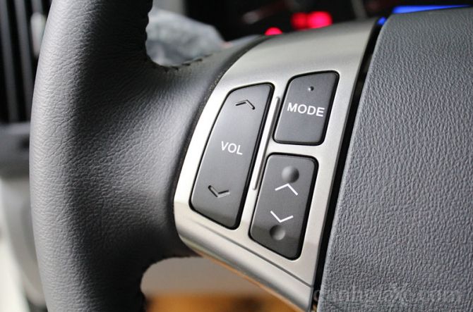 Phím điều khiển hệ thống âm thanh tích hợp trên vô-lăng
