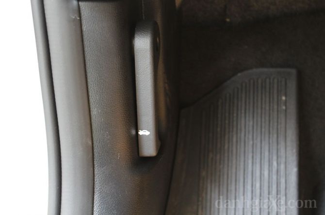 Cần gạt mở nắp capo
