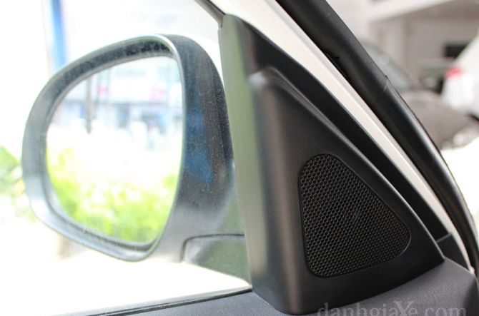 Loa trép trên 2 cửa trước