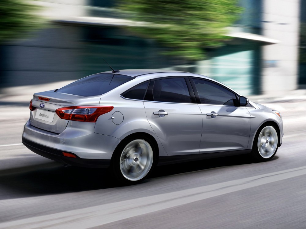 Giá Ford Focus 2013 hatchback hiện đại bền bỉ và tiết kiệm xăng