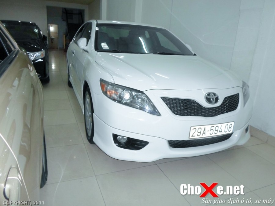 2010 Toyota Camry XLE 4dr Sedan 6A  Research  GrooveCar