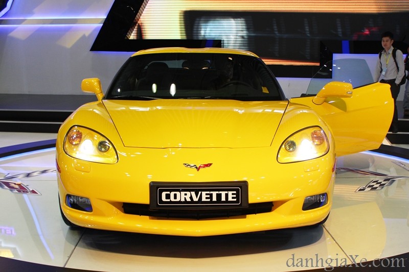 Chiều dài, rộng và cao của Corvette C6 là bao nhiêu?
