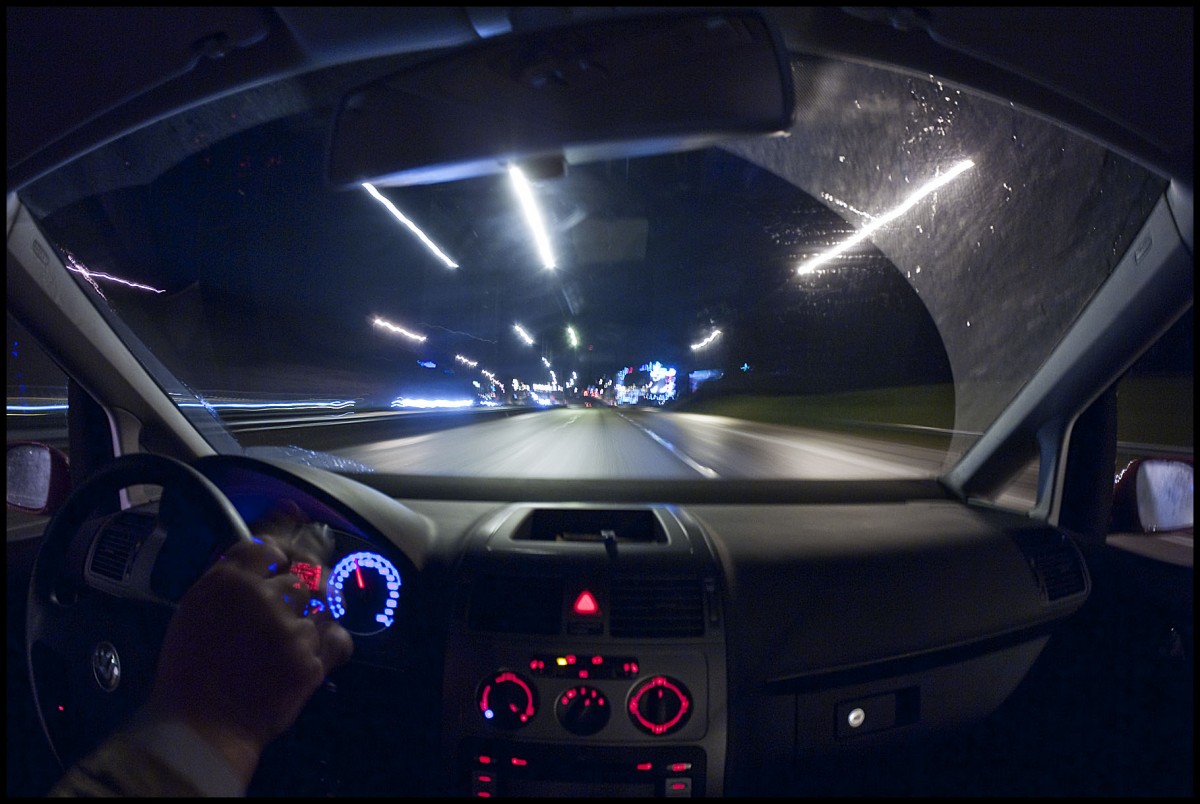 Lái xe đường dài ban đêm: Lái xe đường dài ban đêm không phải là chuyện dễ dàng vì đồng hồ sinh học của con người đã điều chỉnh cho giấc ngủ vào ban đêm. Tuy nhiên, với những chiếc xe đời mới, điều đó đã trở nên dễ dàng hơn bao giờ hết. Hãy trải nghiệm những cảm giác mới mẻ và thú vị khi lái xe đường dài ban đêm với những chiếc xe đời mới được chúng tôi cung cấp.