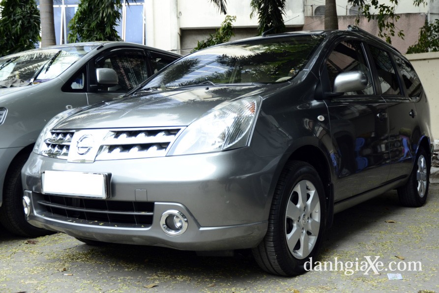 Nissan Grand Livina 2010 AT