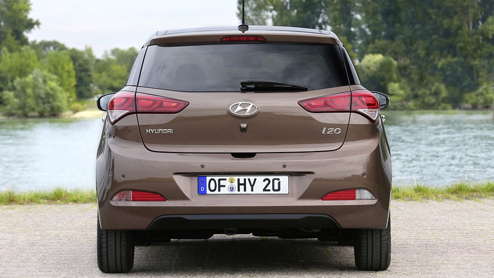 Hyundai i20 20152017 Sportz 12 On Road Price Petrol Features  Specs  Images