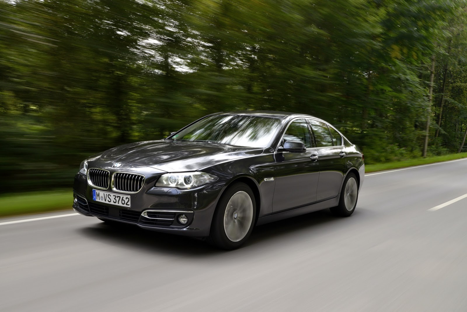 BMW Series 5 2021 giá lăn bánh 32023 TSKT đánh giá chi tiết