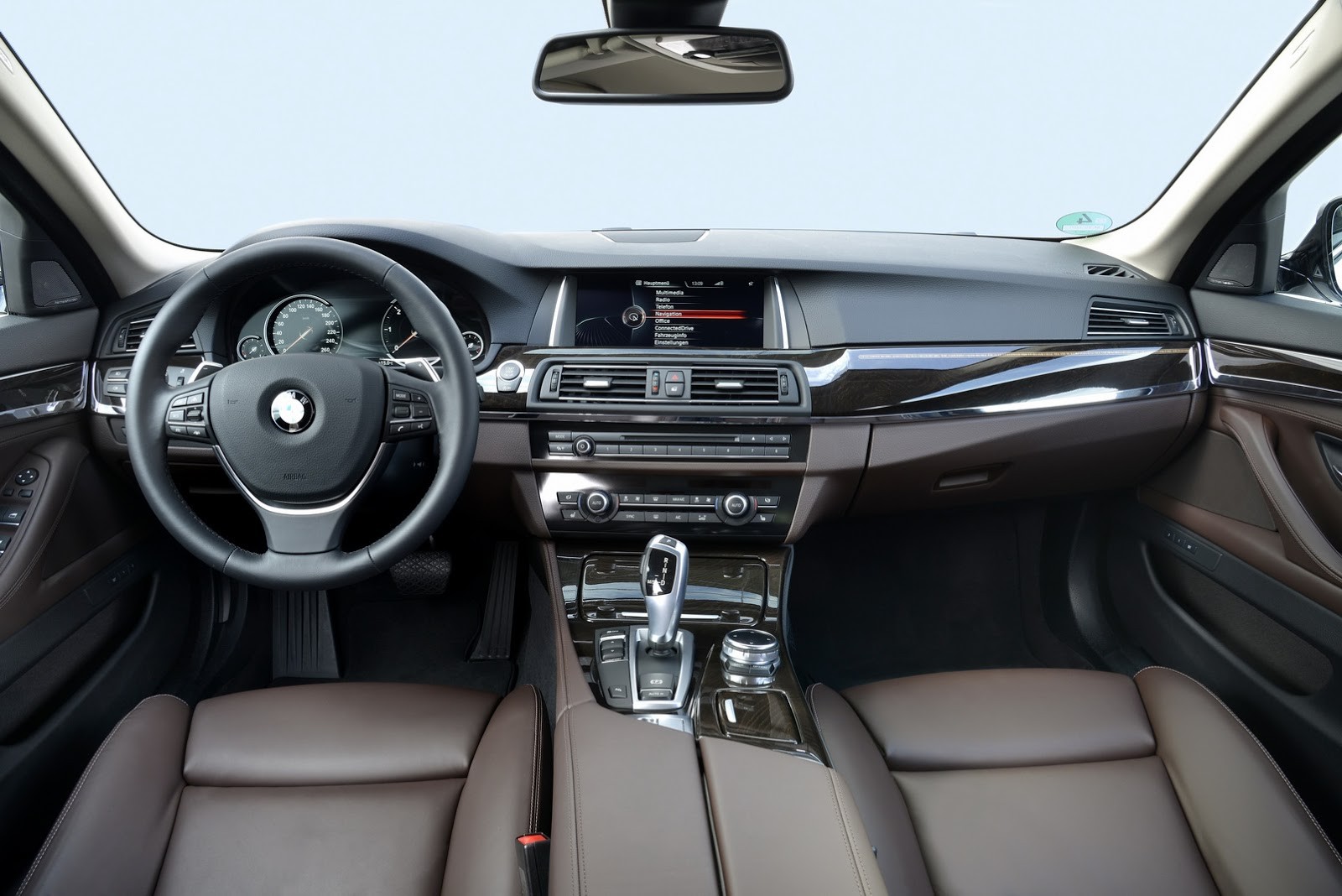 Chi tiết BMW 5Series 2018 phiên bản G30 520d máy dầu