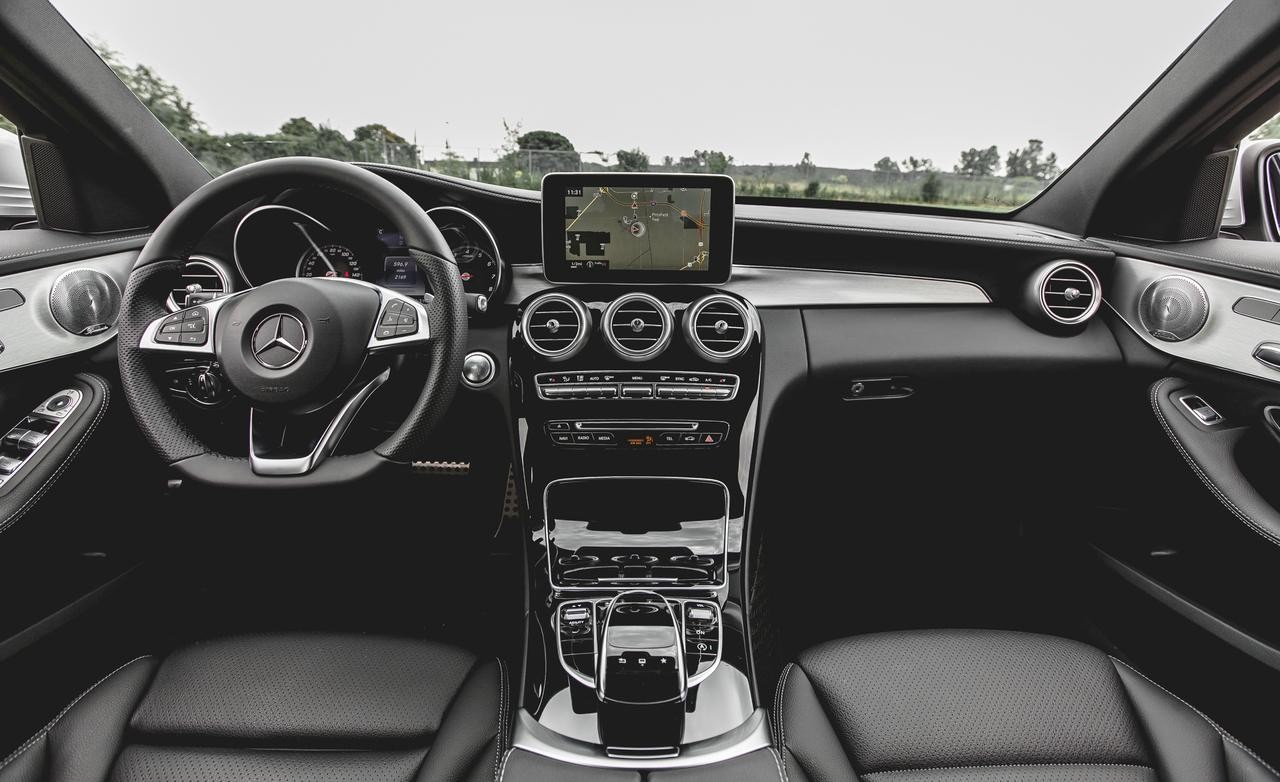 Giá xe Mercedes C300 AMG 2015 đã qua sử dụng màu Bạc nội thất Đen