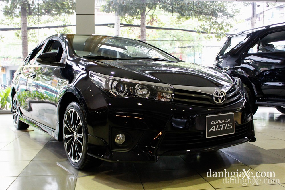 Toyota Corolla Altis 2015 cũ thông số bảng giá xe trả góp