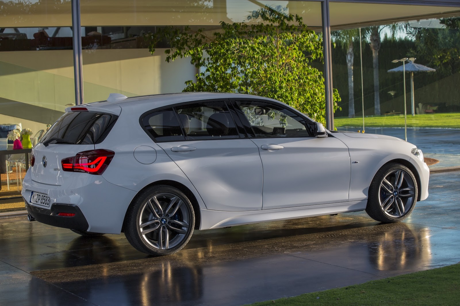 Đánh giá xe BMW 1 Series 2017 Sedan và Hatchback