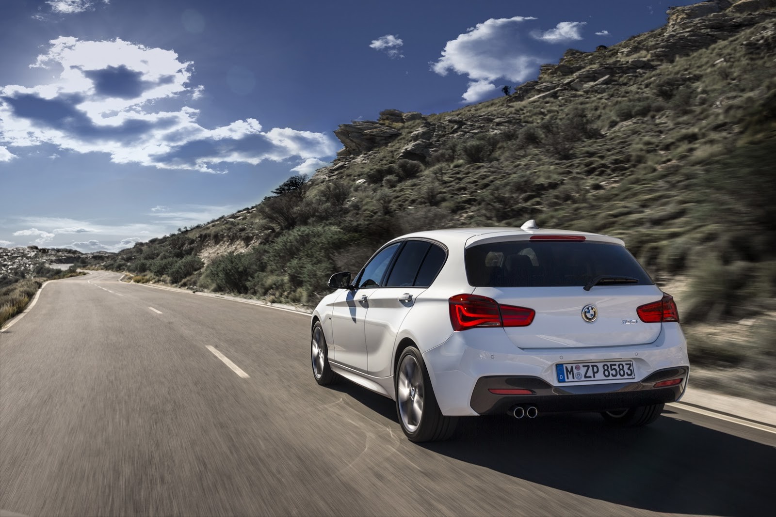 Đánh giá xe BMW 1 Series 2017 Sedan và Hatchback