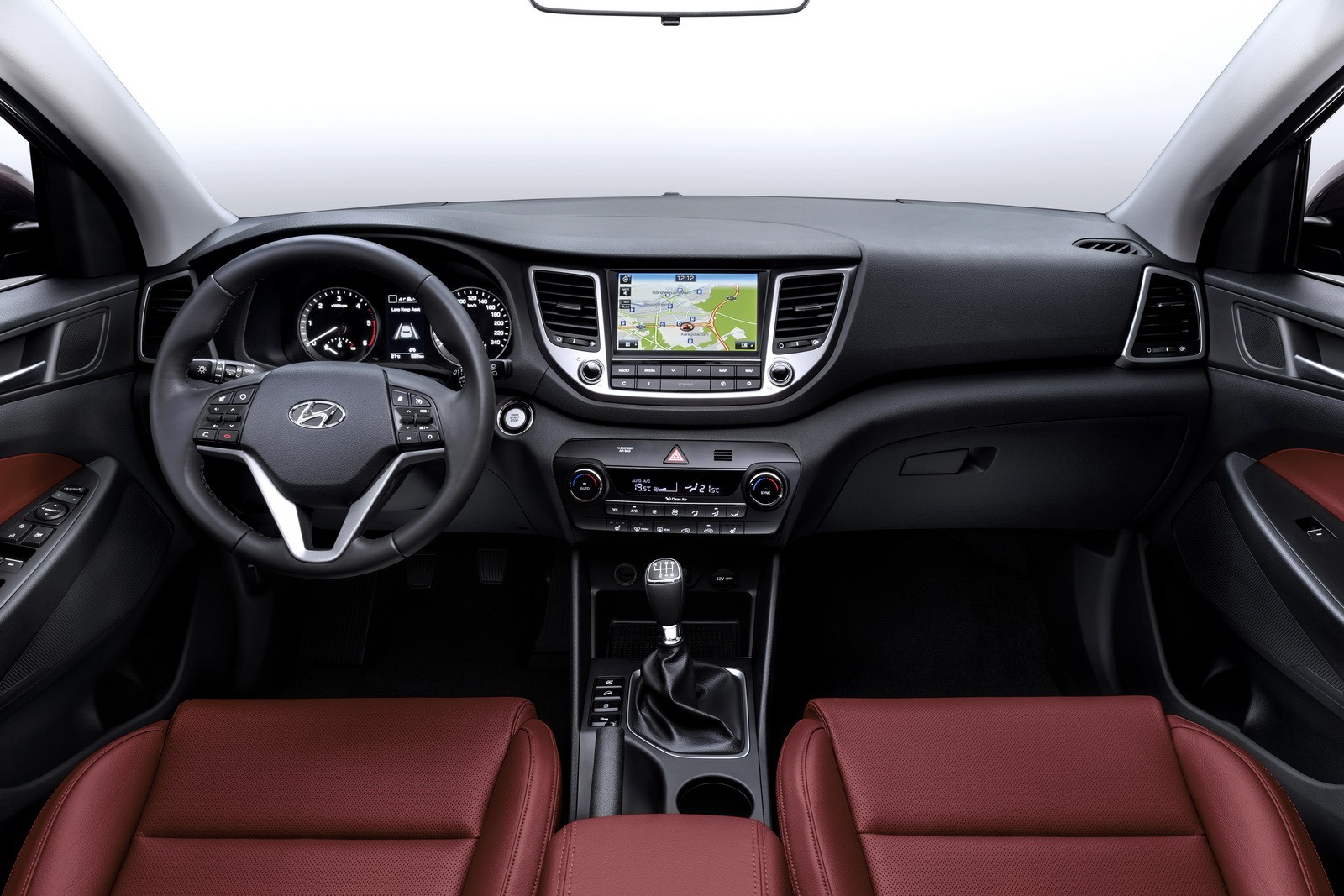 2015 Hyundai Tucson Interior décor with flair reflects your youthful style  4x4 SUV Hyundai هيونداي ا  Hyundai tucson Hyundai  Tucson interior