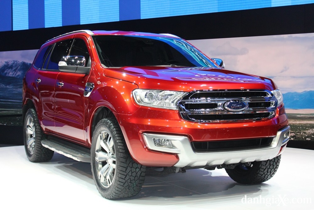  Ford Everest tiene un precio de millones de dong
