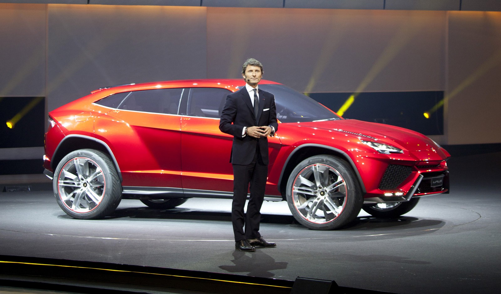 Siêu phẩm Lamborghini SUV sẽ ra mắt vào năm 2018