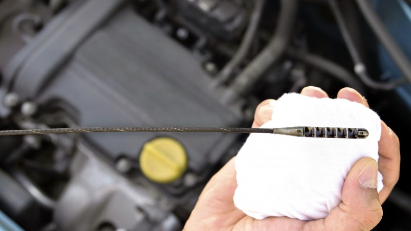 Quy trình bảo dưỡng xe ô tô - Kiểm tra dầu máy và các dung dịch cần thiết