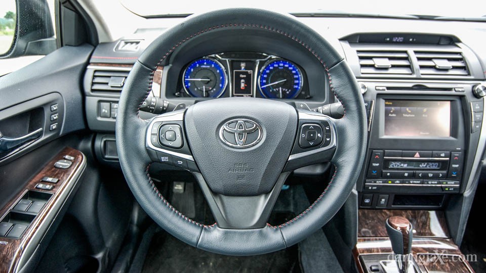 Chi tiết Toyota Camry 2015 phiên bản cao cấp nhất Việt Nam
