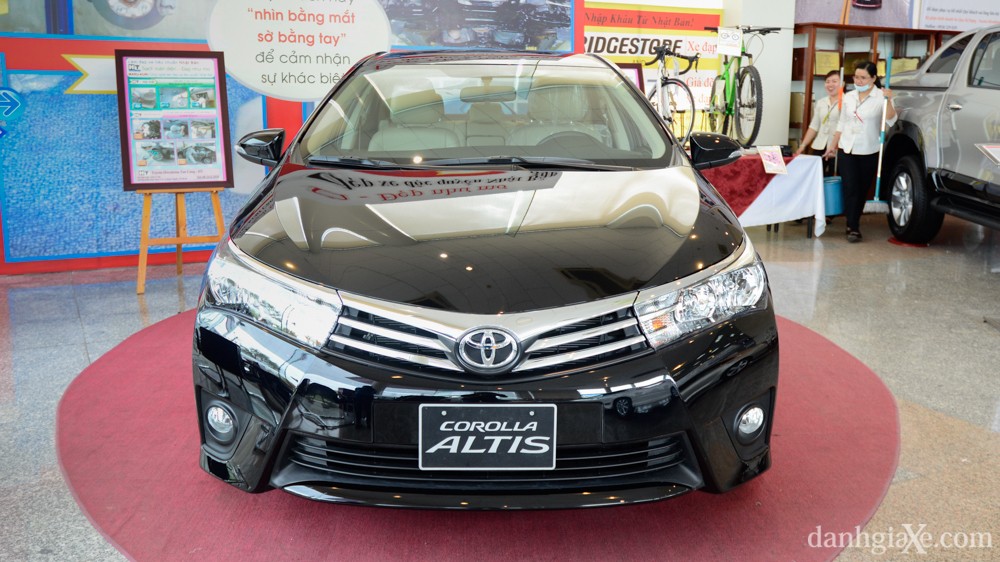 Toyota Altis 2016 giá bao nhiêu hiện nay
