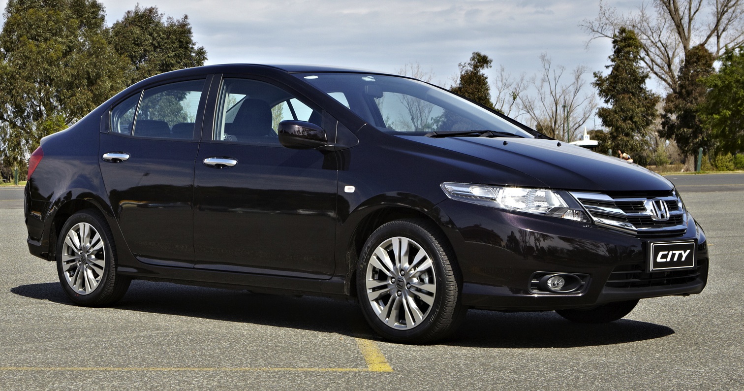 Giá xe Honda Civic 2013 phiên bản và đánh giá từ các chuyên gia