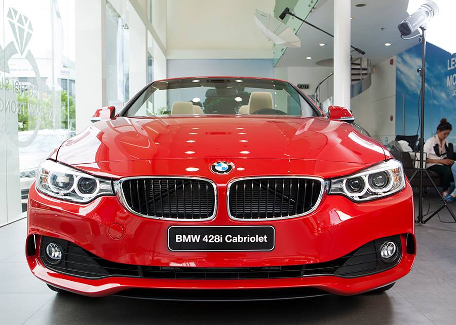 Cận cảnh BMW 428i mui trần có giá 2,898 tỷ đồng tại Việt Nam