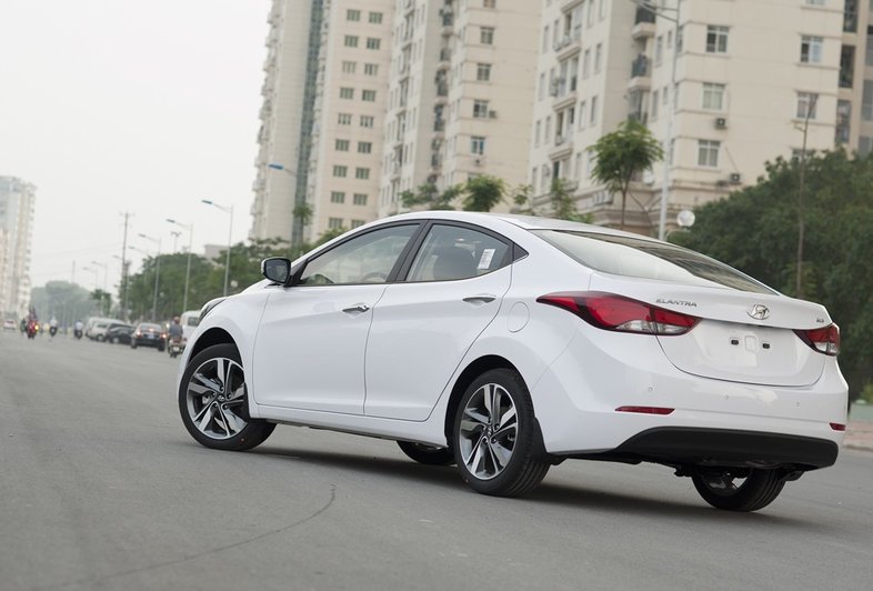 Hyundai Elantra 2014 xài 7 năm bán lại hơn 400 triệu đồng
