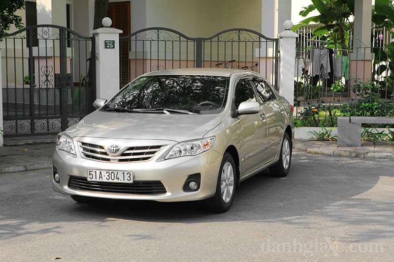 Đánh giá xe Toyota Altis 2012