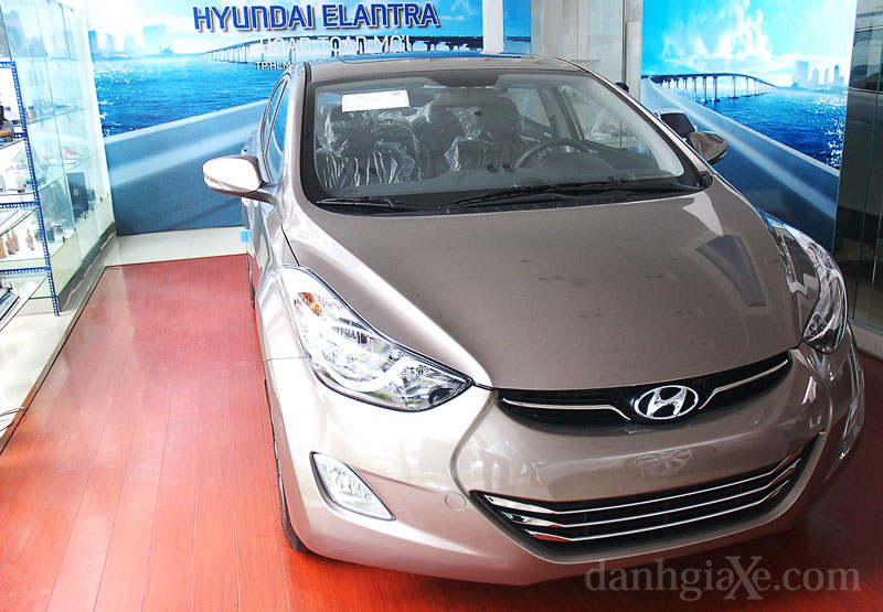 Đánh giá xe Hyundai Elantra 2013