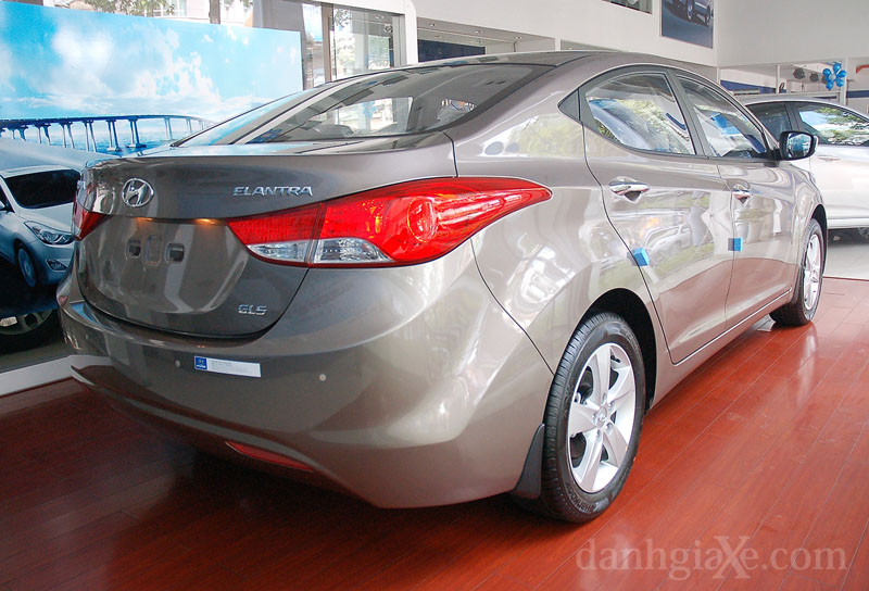Hyundai Elantra 2013 cũ giá bao nhiêu