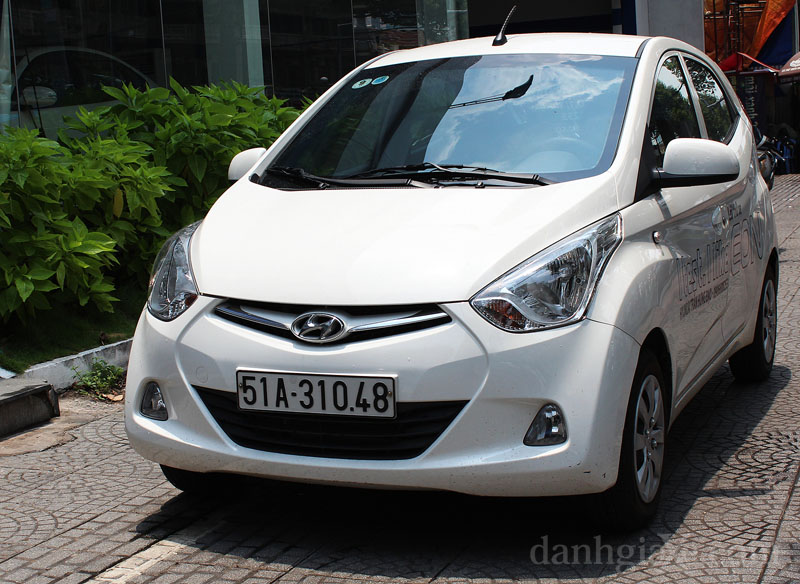 Discontinued Hyundai Eon  Images Colors  Reviews  CarWale