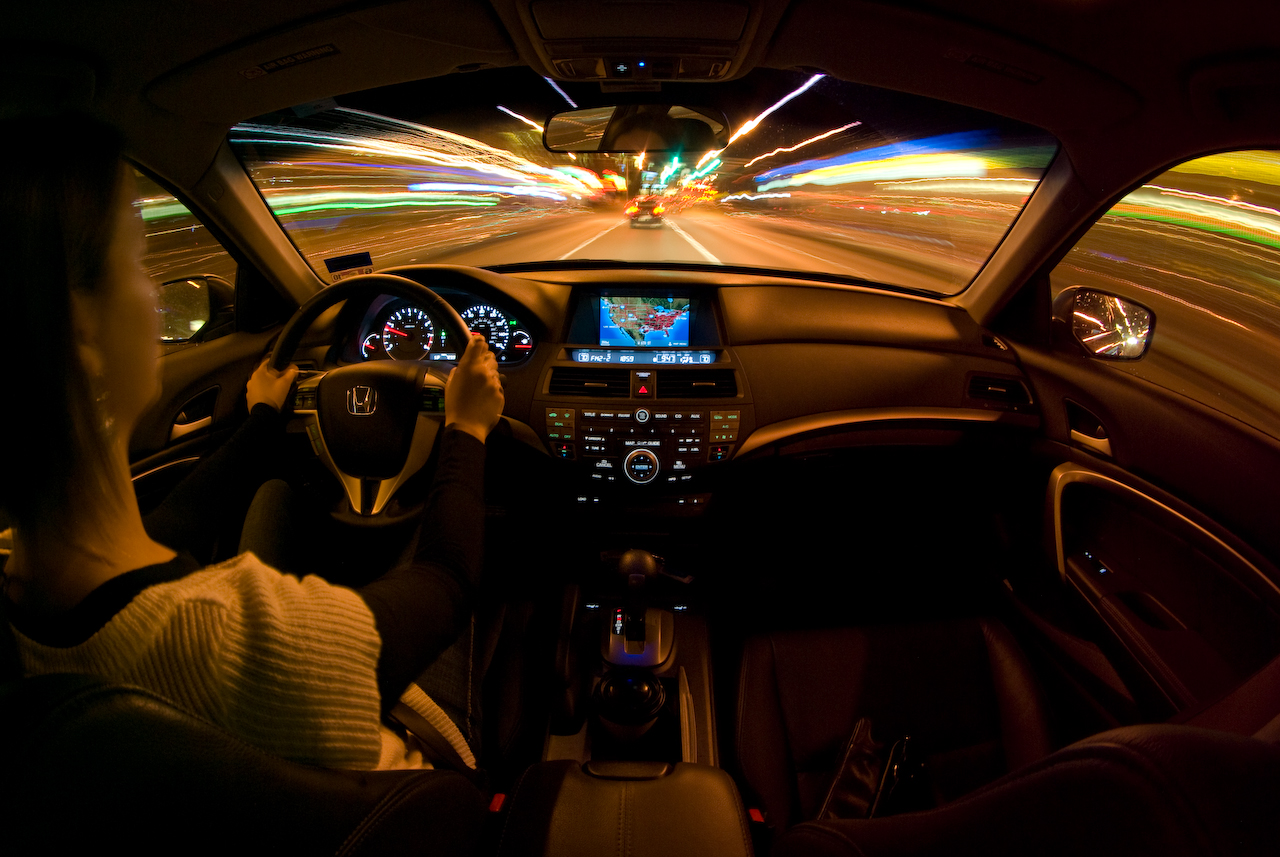 Kinh nghiệm lái xe đường dài ban đêm - lái xe đường dài ban đêm Lái xe đường dài trong ban đêm đòi hỏi bạn phải chuẩn bị sẵn sàng tinh thần và phẩm chất. Nếu bạn bắt đầu lái xe đường dài vào ban đêm, hãy đọc bài viết của chúng tôi để có những kinh nghiệm lái xe đường dài ban đêm hiệu quả nhất.