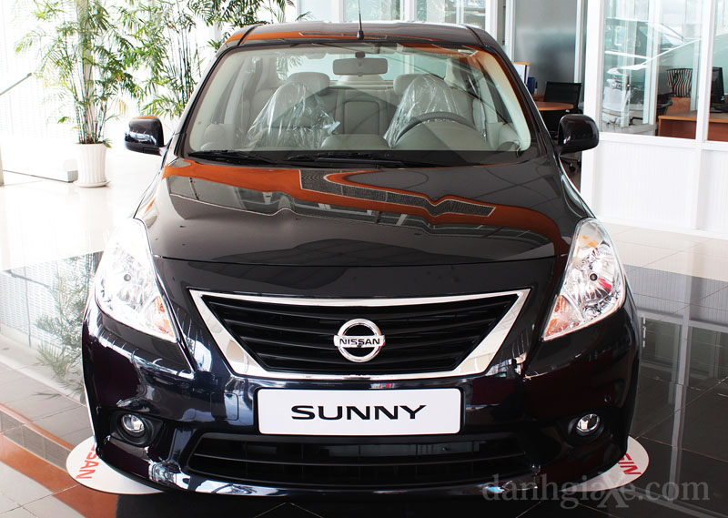 Cận cảnh Nissan Sunny 2013 tại Việt Nam