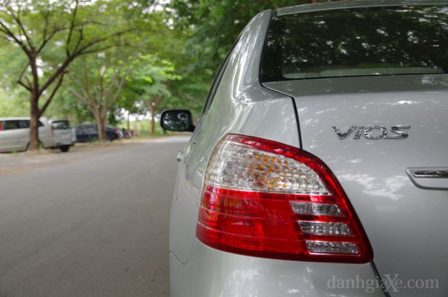 Giá xe Toyota Vios 2012 phiên bản và đánh giá từ các chuyên gia