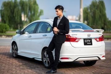 Cánh lướt gió đầy cá tính với đèn phanh ấn tượng