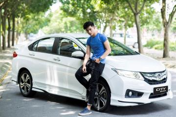 Ốp mặt ca lăng thiết kế mới với 2 thanh crôm khỏe khoắn, điểm nhấn thu hút mọi ánh nhìn. Ngoài ra, khách hàng có thể lựa chọn gói phụ kiện với ốp mặt ca lăng nguyên bản.